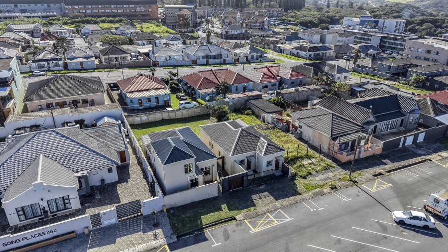 6 Bedroom Property for Sale in Quigney Eastern Cape